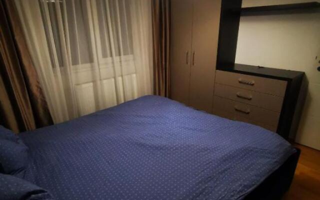 Luxury apartment. 10 minutes taxi ride to center