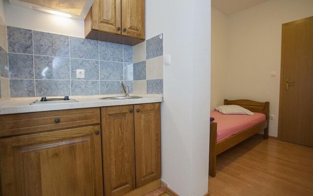 Studio Almera N7