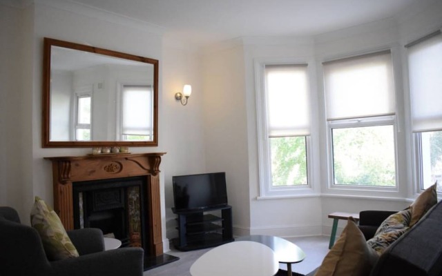Bright 2 Bedroom Flat in East Dulwich