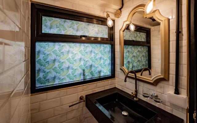 Luxury Industrial Flat 5 Mins From Nimman