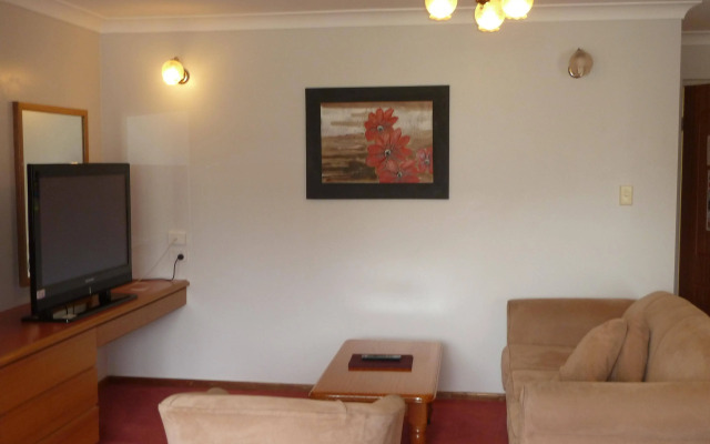 McNevin's Warwick Motel