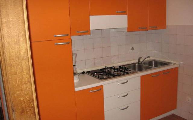 Six Person Apartment With Two Bedrooms And 200M From Beach In Pjescana Uvala