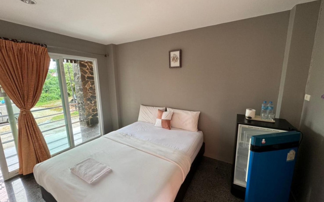 B and B Hotel