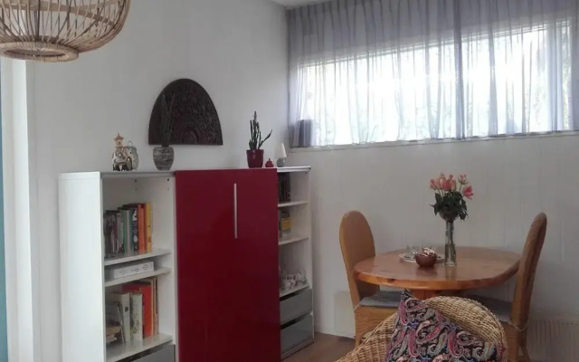 Nice Bungalow With a Sunny Garden