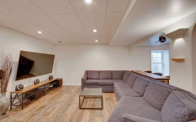 Game Room & Covered Patio: Hummelstown Hideaway