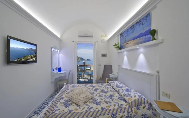 Romantic Room - A Rockside Escape