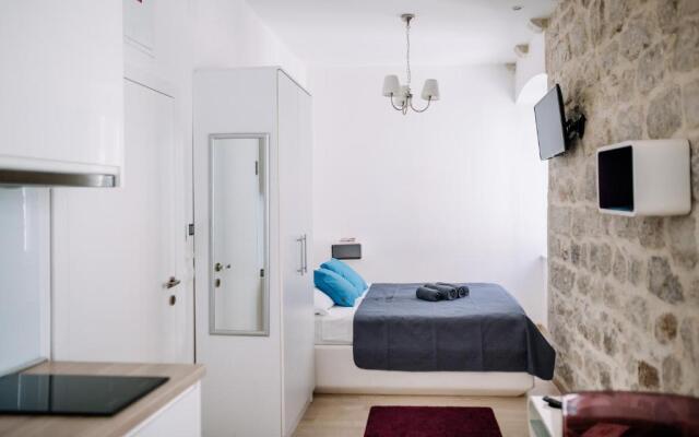 Apartments Amorozo