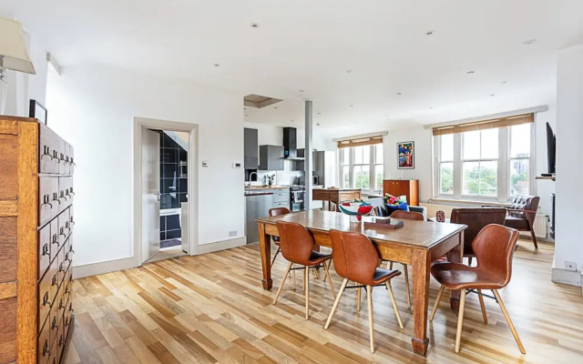 Contemporary Open Plan Penthouse
