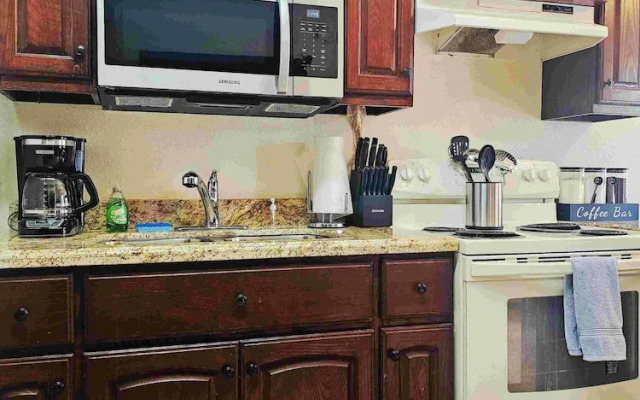 Apartment Near University