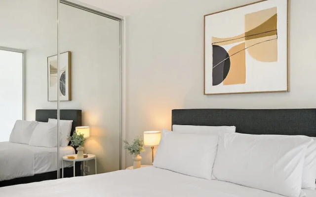 Bright 1BR Apartment Near Maribyrnong River
