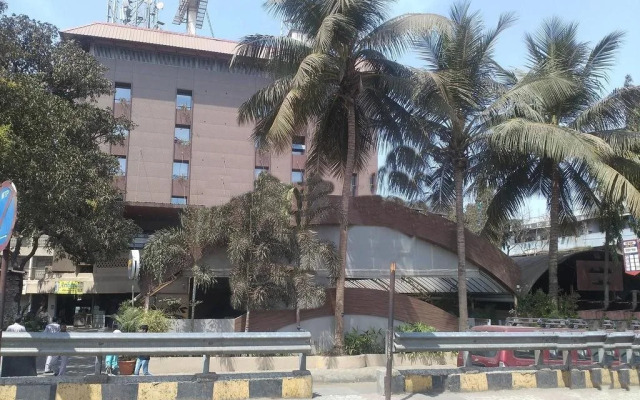 The Maharaja Hotel by OYO Rooms