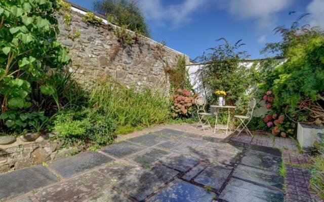 Delightful Holiday Home in Appledore With Garden