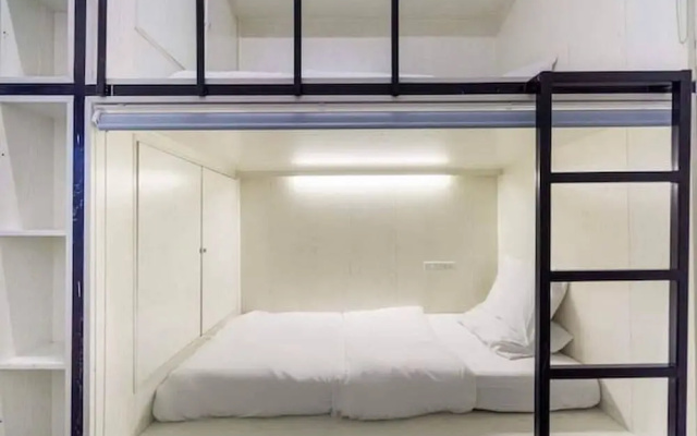 comfy crib hostel