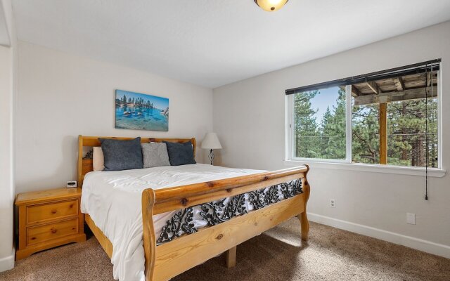 Hall Court Manor - Hot Tub, Pet Friendly, Pool Table!