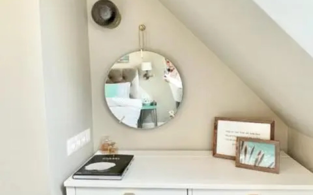 Executive 2 Bedroom Apartment + Parking