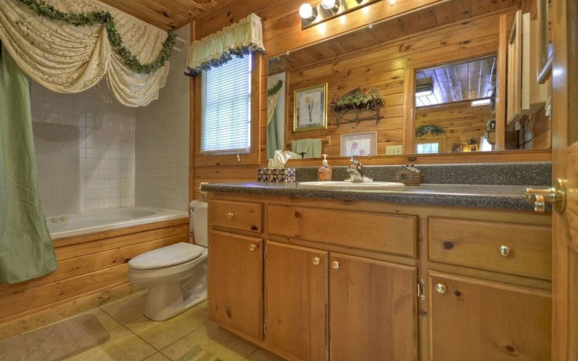 Snuggle Inn & Treehouse