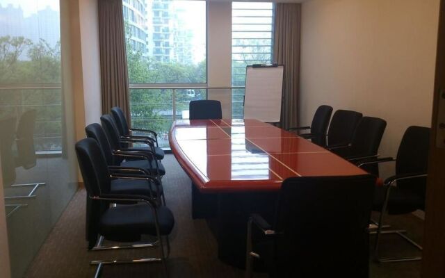 Q Box Hotel (Former Holiday Inn Express Meilong)