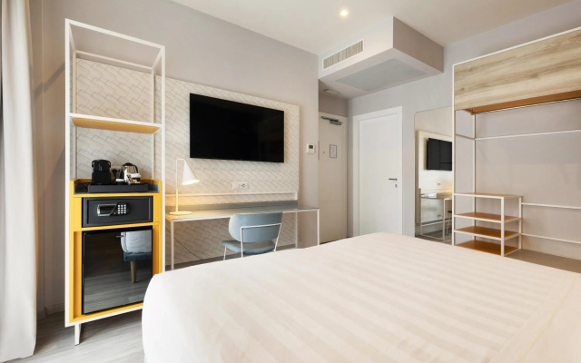 Adesso Hotel - Image 6
