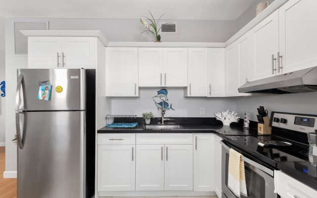 Deluxe Beach Apartment