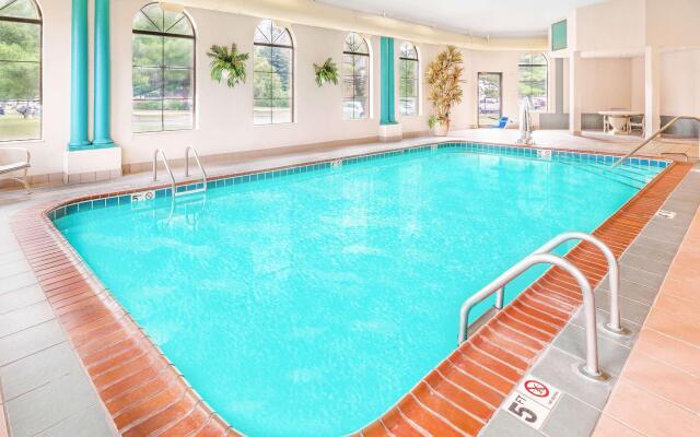 Days Inn & Suites by Wyndham Kalamazoo
