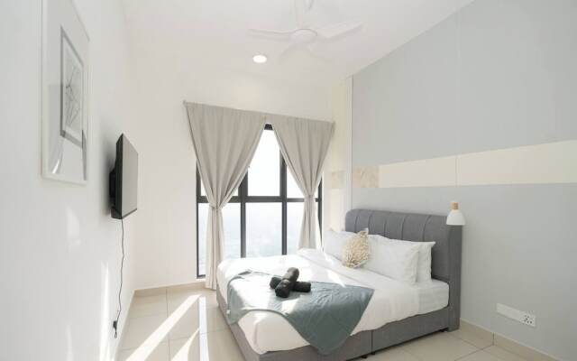 Cozy Skyline Retreat Trion KL - Level 63