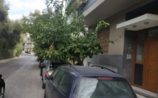 TONI'S Comfy home near Acropolis with Small Garden