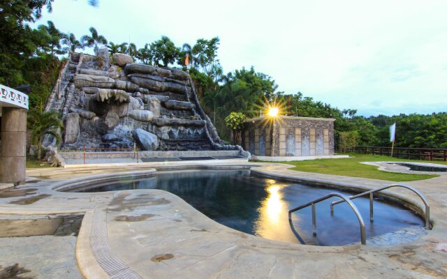 Sol Y Viento Mountain Hot Springs Resort