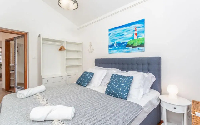 Bright 3-bedroom Apartment in Lovran