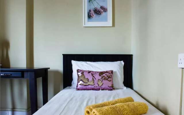Luxurious Condo Near Gurney