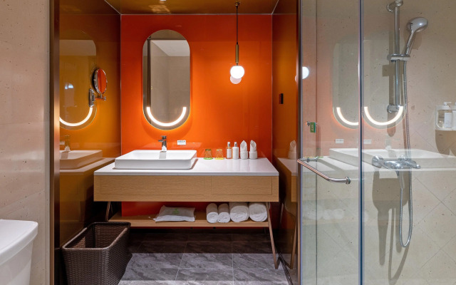 Holiday Inn Chongqing Guanyinqiao by IHG
