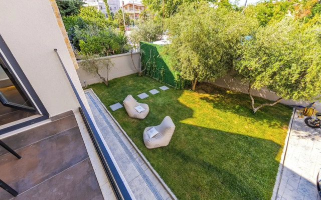Zoe's Villa 201