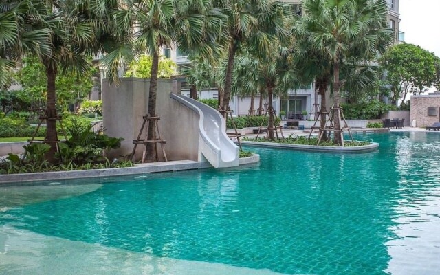 Near MRT Rama 9 Apartment