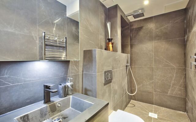 70 - Authentic Parisian Flat