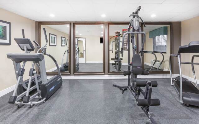 Baymont by Wyndham Midland Center