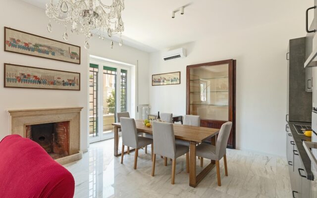 Bright And Spacious Family Apartment In Parioli