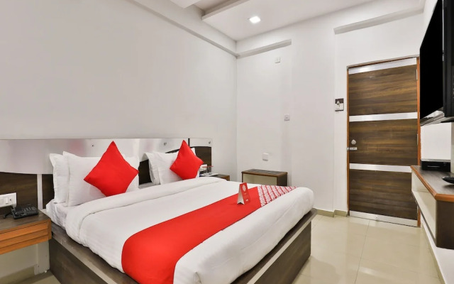 OYO 13776 Hotel Grand Sahara