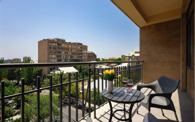 Apartments by Luxe Group DE114