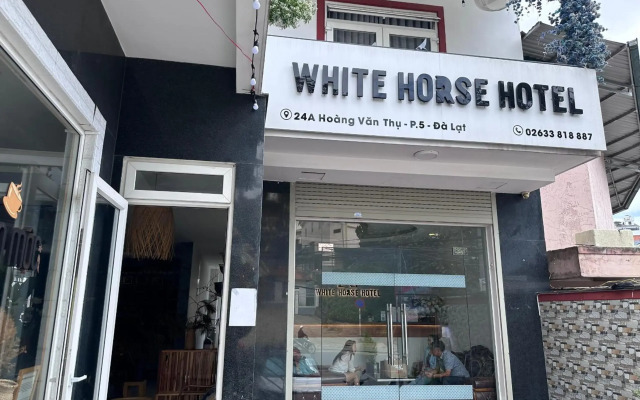 White Horse Hotel & Restaurant