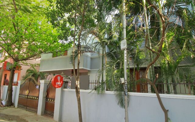OYO 5287 White Glow Apartments