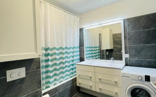 Antibes Old Center Charming Brand New Apartment