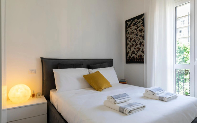 Fashion District - Top Floor Apartment