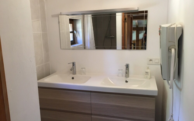 Cosy and Snug Holiday Home With Joint Swimming Pool