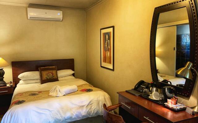 Shangri-La Country Hotel