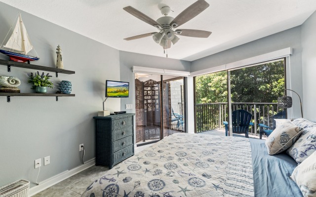 Sun Plaza West Unit 204