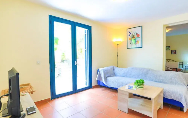 Tinas Apartment in Mparmpati