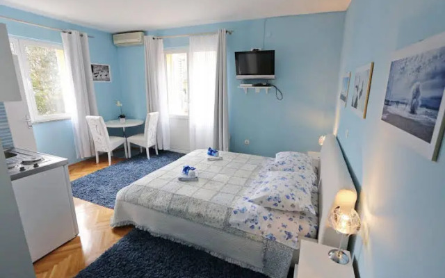 Apartments & Rooms Andrea