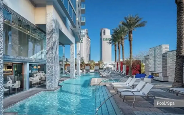 Ava's Suite 37th FLR PALMS PLACE