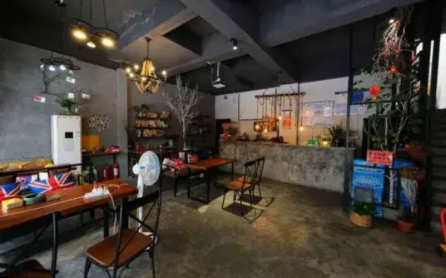 Huashijian Youth Hostel
