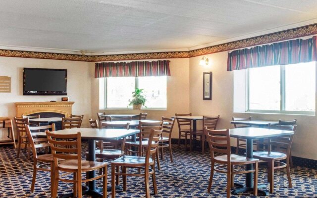 Econo Lodge Darien Lakes