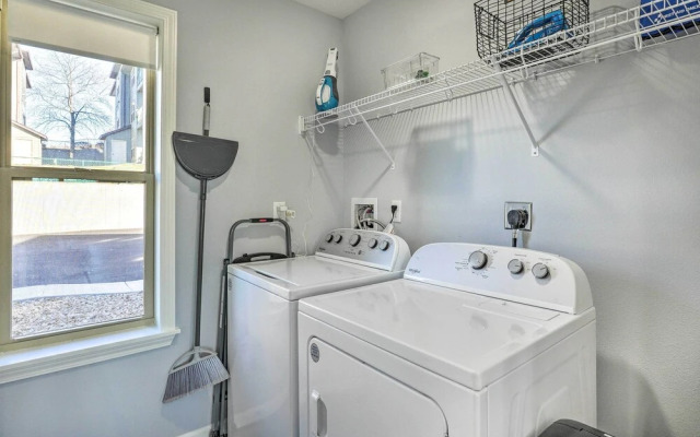 Reeds Spring Condo ~ 3 Mi to Silver Dollar City!